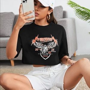 Drop shoulder eagle & letter print crop top